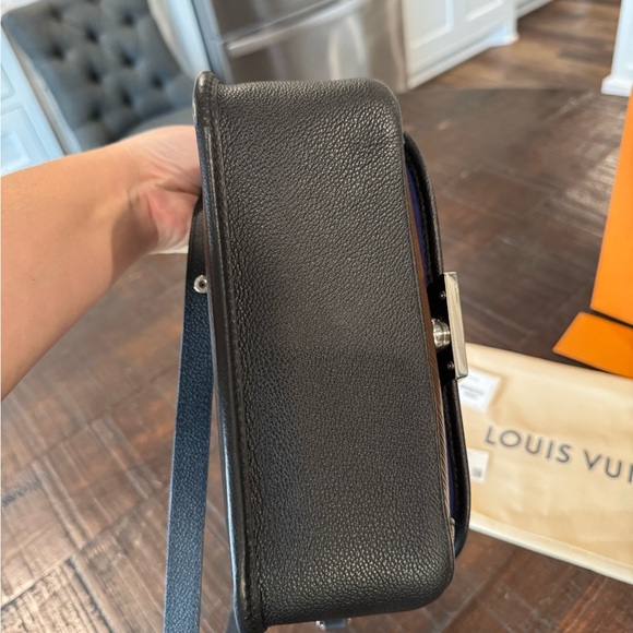 Louis Vuitton Buci Crossbody Black Epi Leather - EXCELLENT Condition - Picture 15 of 15